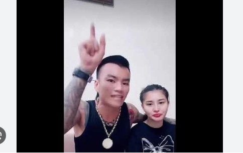 Viral Video vợ long chín ngón lộ trên live video vợ long chín ngón || long 9 ngón live lộ